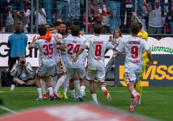 Jubel beim 1. FC köln 18.05.2025, 1. FC Köln - 1. FC Kaiserslautern Fussball, 2. Bundesliga, RheinEnergieStadion Köln DFL regulations prohibit any use of photographs as image sequences and or quasi-video.