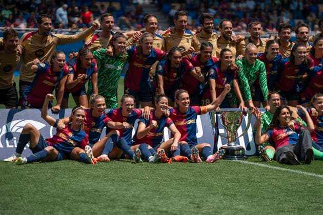 FC Barcelona, Barca Femeni v Athletic Club Femenino - Liga F The FC Barcelona women s team celebrates with the 2025 league winners cup at the MATCHDAY 30 Liga F match between FC Barcelona and Athletic Club, the last game of the season, at Estadi Johan Cruyff in Barcelona, Spain, on May 18, 2025. Barcelona Spain  Copyright: xRubenxDexLaxRosax originalFilename:delarosa-matchday250518_npC5C.jpg