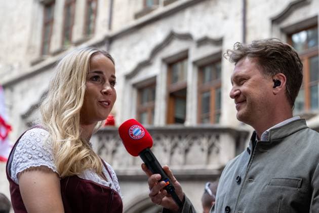 Giulia Gwinn 7 (FC Bayern Muenchen Frauen) im Interview, Meisterfeier, Rathausbalkon, FC Bayern Muenchen und FC Bayern Frauen, Fussball, 18.05.2025 DFB regulations prohibit any use of photographs as image sequences and or quasi-video Muenchen Bayern Deutschland