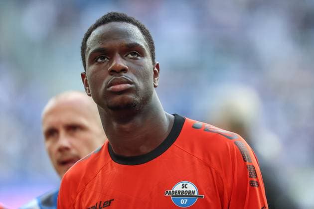 Trauer bei Ilyas Ansah (SC Paderborn 07, 29), Karlsruher SC vs. SC Paderborn 07, 2. Bundesliga, 34. Spieltag, 2024 2025, 18.05.2025, DFL REGULATIONS PROHIBIT ANY USE OF PHOTOGRAPHS AS IMAGE SEQUENCES AND OR QUASI-VIDEO, Karlsruher SC vs. SC Paderborn 07, 2. Bundesliga, 34. Spieltag, 2024 2025, 18.05.2025 Karlsruhe Copyright: xEibner-Pressefoto JanxPrihodax EP_JPA
