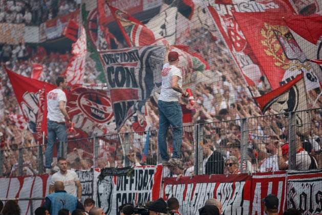 2.? ?Fußball Bundesliga, 1. FC Köln - 1. FC Kaiserslautern, 18.05.2025 Die Fans aus Köln feiern ihr Team; 34. Spieltag der 2. Fußball-Bundesliga, 2.? ?Fußball Bundesliga, 1. FC Köln - 1. FC Kaiserslautern am 18.05.2025 im RheinEnergie-Stadion in Köln. DIE DFL-VORSCHRIFTEN VERBIETEN JEDE VERWENDUNG VON FOTOS ALS BILDSEQUENZEN UND ODER QUASI-VIDEO.