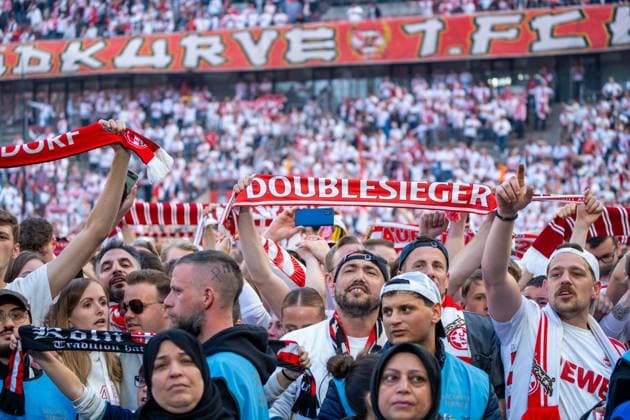 Die Fans des 1. FC Koeln feiern die Meisterschaft der 2. Bundesliga 1. FC Koeln vs. 1. FC Kaiserslautern, Fussball, 2. Bundesliga, 34. Spieltag, Saison 2024 2025, 18.05.2025 DFL REGULATIONS PROHIBIT ANY USE OF PHOTOGRAPHS AS IMAGE SEQUENCES AND OR QUASI-VIDEO 1. FC Koeln vs. 1. FC Kaiserslautern, Fussball, 2. Bundesliga, 34. Spieltag, Saison 2024 2025, 18.05.2025 Koeln