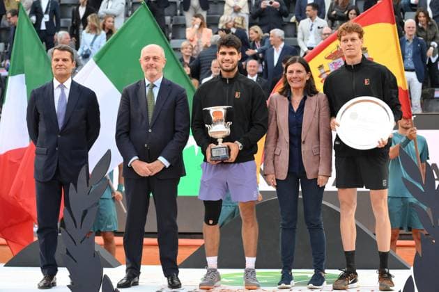 May 18, 2025, Roma, RM: Jannik Sinner (ITA), Carlos Alcaraz (ESP), Angelo Binaghi president FITP Angelo Binaghi during the final award ceremony at the end of men s Singles Final between Jannik Sinner (ITA) and Carlos Alcaraz (SPA) at central court during the Internazionali BNL d Italia 2025, Foro Italico in Rome, Italy, 18 May 2025 .ANSA ROBERTO RAMACCIA Tennis: Premiazione Finale Maschile Sinner-Alcaraz Agli Internazionali  - ZUMAa110 20250518_zaf_a110_236 Copyright: xRobertoxRamacciax