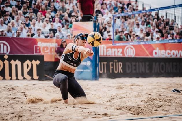 Beachvolleyball Frauen Allianz German Beach Tour 2025 Tourstop Düsseldorf 18.05.2025 Cinja Tillmann spielt den Ball Düsseldorf Robert-Lehr-Ufer Nordrhein-Westfalen Deutschland