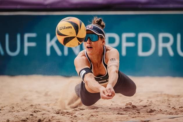 Beachvolleyball Frauen Allianz German Beach Tour 2025 Tourstop Düsseldorf 18.05.2025 Cinja Tillmann springt zum Ball Düsseldorf Robert-Lehr-Ufer Nordrhein-Westfalen Deutschland