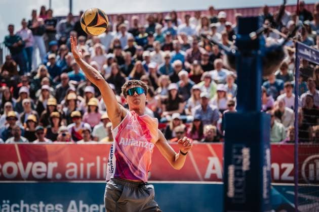 Beachvolleyball Männer Allianz German Beach Tour 2025 Tourstop Düsseldorf 18.05.2025 Kristians Fokerots beim Angriff Düsseldorf Robert-Lehr-Ufer Nordrhein-Westfalen Deutschland