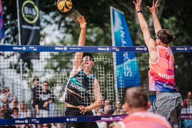 Beachvolleyball Männer Allianz German Beach Tour 2025 Tourstop Düsseldorf 18.05.2025 Robin Sowa beim Angriff Düsseldorf Robert-Lehr-Ufer Nordrhein-Westfalen Deutschland