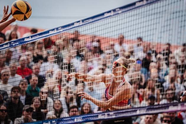 Beachvolleyball Frauen Allianz German Beach Tour 2025 Tourstop Düsseldorf 18.05.2025 Tabea Schwarz beim Angriff Düsseldorf Robert-Lehr-Ufer Nordrhein-Westfalen Deutschland