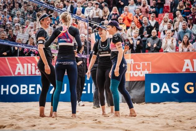 Beachvolleyball Frauen Allianz German Beach Tour 2025 Tourstop Düsseldorf 18.05.2025 v.l. Svenja Müller, Nele Barber, Cinja Tillmann und Melanie Gernert Düsseldorf Robert-Lehr-Ufer Nordrhein-Westfalen Deutschland