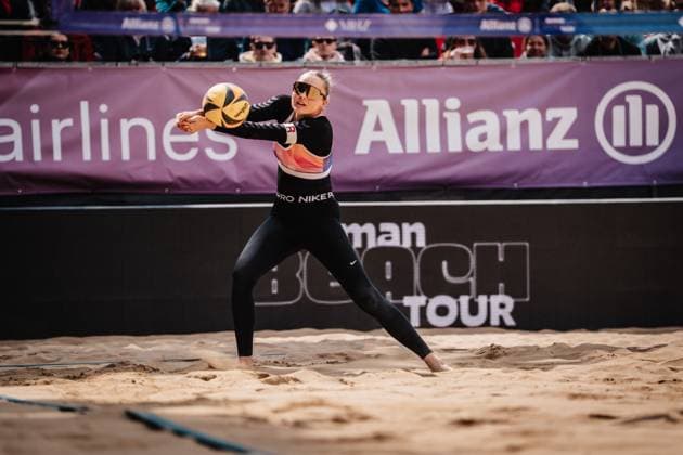 Beachvolleyball Frauen Allianz German Beach Tour 2025 Tourstop Düsseldorf 18.05.2025 Anna-Chiara Reformat spielt den Ball Düsseldorf Robert-Lehr-Ufer Nordrhein-Westfalen Deutschland