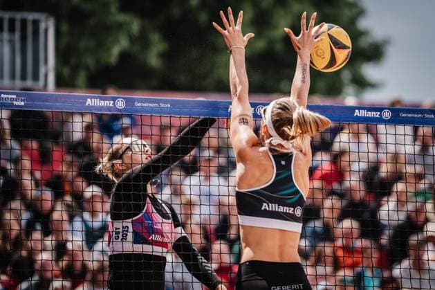 Beachvolleyball Frauen Allianz German Beach Tour 2025 Tourstop Düsseldorf 18.05.2025 v.l. Anna-Chiara Reformat gegen Sandra Ittlinger Düsseldorf Robert-Lehr-Ufer Nordrhein-Westfalen Deutschland