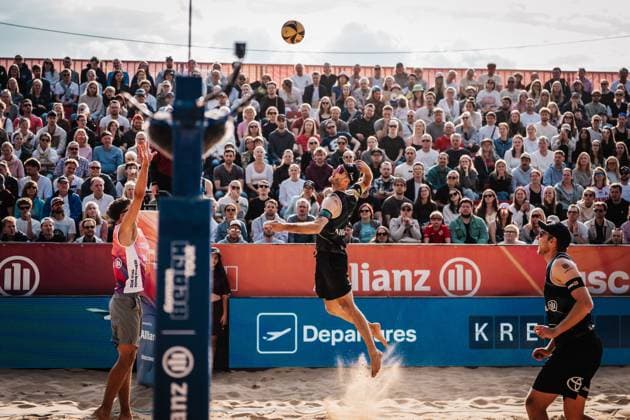 Beachvolleyball Männer Allianz German Beach Tour 2025 Tourstop Düsseldorf 18.05.2025 Clemens Wickler beim Angriff Düsseldorf Robert-Lehr-Ufer Nordrhein-Westfalen Deutschland