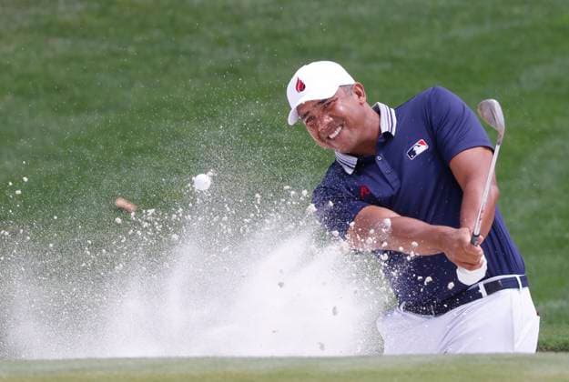 Sport Bilder des Tages Jhonattan Vegas of Venezuela hits out of a bunker on the 1st hole during the final round of the 2025 PGA, Golf Herren Championship at the Quail Hollow Golf Club in Charlotte, North Carolina on Sunday, May 18, 2025.  CHA20250518603 TANNENxMAURY