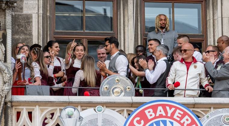 Die beiden Teams feiern die Meisterschaften und den Pokalsieg der Frauen auf dem Balkon des Muenchner Rathauses mit ihren Trophaeen Empfang und Meisterehrung FC Bayern Muenchen Maenner und Frauen, Fussball, Bundesliga, Saison 2024 2025, 18.05.2025. Empfang und Meisterehrung FC Bayern Muenchen Maenner und Frauen, Fussball, Bundesliga, Saison 2024 2025, 18.05.2025. Muenchen Copyright: xEibner-Pressefoto HeikexFeinerx EP_HFR