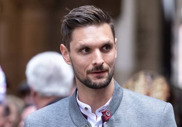 Sven Ulreich (Torwart, FC Bayern Muenchen, 26) Empfang und Meisterehrung FC Bayern Muenchen Maenner und Frauen, Fussball, Bundesliga, Saison 2024 2025, 18.05.2025. Empfang und Meisterehrung FC Bayern Muenchen Maenner und Frauen, Fussball, Bundesliga, Saison 2024 2025, 18.05.2025. Muenchen Copyright: xEibner-Pressefoto HeikexFeinerx EP_HFR