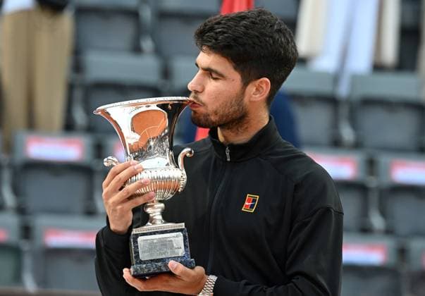 Italian Open tennis tournament - Day 12, Roma, Italy - 18 May 2025 Carlos Alcaraz poses with the winner s trophy during men s Singles final match of the Italian Open tennis tournament 2025, in Rome, Italy, 18 May 2025., Credit:Maria Laura Antonelli Avalon Italy, Rome  Copyright: xMariaxLauraxAntonellix xAvalonx 0819537621st