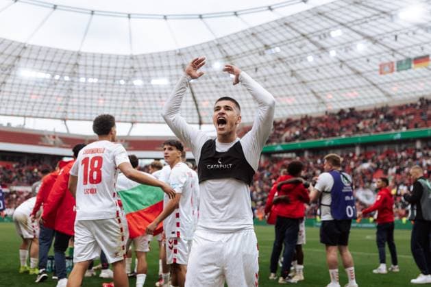 18.05.25, Herren, Fussball, U19 A-Junioren Bundesliga Finale 2025, Bayer 04 Leverkusen U19 - 1.FC Köln U19, Saison 2024 2025, Finale San-Luca Spitali (1.FC Köln U19) Schrei und Jubel vor der Tribüne nach dem Sieg der Meisterschaft Leverkusen BayArena NRW Deutschland
