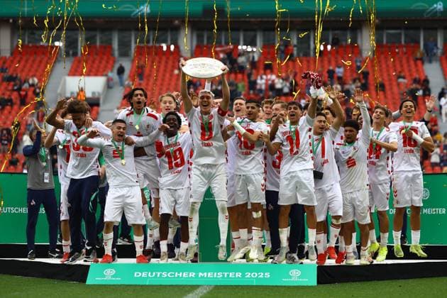 Die 1. FC Köln U19 feiert die Deutsche Meisterschaft der A-Junioren. Fußball I Junioren I U19 DFB-Nachwuchsliga I Saison 2024-2025 I Deutsche Meisterschaft U19, Finale I Bayer 04 Leverkusen U19 - 1. FC Köln U19 I 18.05.2025 I BayArena