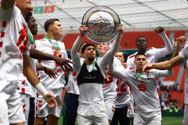 6 Fayssal Harchaoui (1. FC Köln U19) feierte mit der Meisterschale und den Fans. Fußball I Junioren I U19 DFB-Nachwuchsliga I Saison 2024-2025 I Deutsche Meisterschaft U19, Finale I Bayer 04 Leverkusen U19 - 1. FC Köln U19 I 18.05.2025 I BayArena