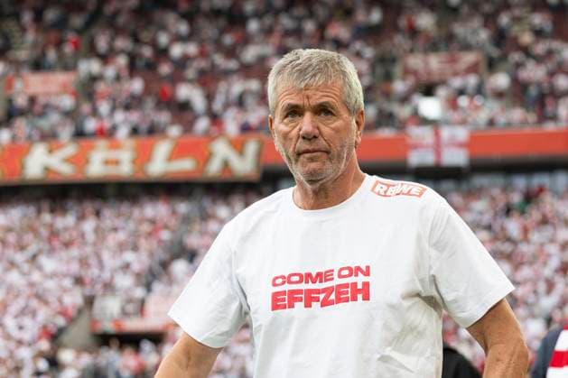 Cheftrainer Friedhelm FUNKEL (KOE, mi.), ernst, konzentriert, im Shirt mit Aufschrift Come on EffZeh, Einzelbild. Fussball 2. Bundesliga, 34. Spieltag, 1. FC Koeln (Köln) (KOE) - 1. FC Kaiserslautern (FCK), Endstand 4-0, am 18.05.2025 im R h e i n E n e r g i e S T A D I O N in Koeln Deutschland. DFL regulations prohibit any use of photographs as image sequences and or quasi-video Â