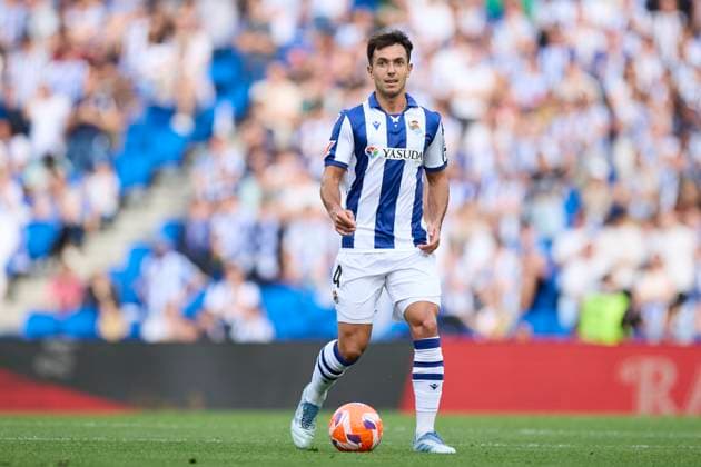 Real Sociead v Girona FC - LaLiga EA Sports Martin Zubimendi of Real Sociedad in action during the LaLiga EA Sports match between Real Sociedad and Girona FC at Reale Arena on May 18, 2025, in San Sebastian, Spain. San Sebastian Reale Arena Basque Country Spain RL_RSOvGFC_000012 Copyright: xRicardoxLarreinax