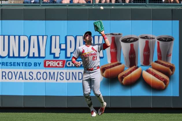 May 18, 2025: St. Louis Cardinals right fielder Lars Nootbaar (21) catches a fly ball for an out on Kansas City Royals right fielder Hunter Renfroe (16) during the eighth inning at Kauffman Stadium in Kansas City, MO. CSM Kansas City United States of America - ZUMAc04_ 20250518_zma_c04_036 Copyright: xDavidxSmithx