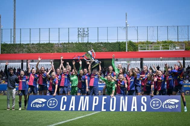 FC Barcelona, Barca Fem Vs Athletic Club Fem in Barcelona, Spain - 18 May 2025 FC Barcelona players celebrate Liga F trophy during a Liga F match between FC Barcelona Fem and Athletic Club Fem at Estadi Johan Cruyff. Final Score: FC Barcelona Fem 6 - Athletic Club Fem 0. Barcelona Spain Copyright: xFelipexMondinox xSOPAxImagesx SP0633-2135