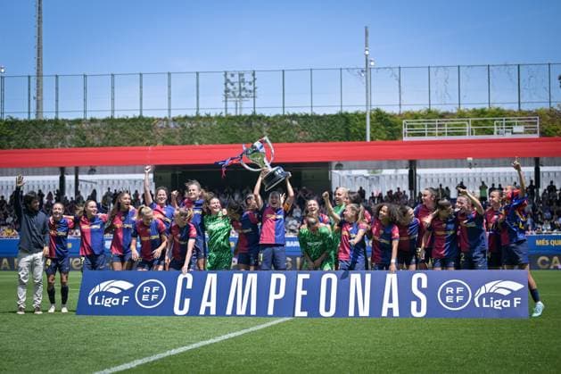 FC Barcelona, Barca Fem Vs Athletic Club Fem in Barcelona, Spain - 18 May 2025 FC Barcelona players celebrate Liga F trophy during a Liga F match between FC Barcelona Fem and Athletic Club Fem at Estadi Johan Cruyff. Final Score: FC Barcelona Fem 6 - Athletic Club Fem 0. Barcelona Spain Copyright: xFelipexMondinox xSOPAxImagesx SP0633-2156