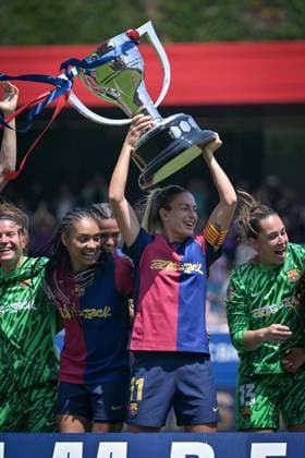 FC Barcelona, Barca Fem Vs Athletic Club Fem in Barcelona, Spain - 18 May 2025 Alexia Putellas (FC Barcelona) celebrates Liga F trophy during a Liga F match between FC Barcelona Fem and Athletic Club Fem at Estadi Johan Cruyff. Final Score: FC Barcelona Fem 6 - Athletic Club Fem 0. Barcelona Spain Copyright: xFelipexMondinox xSOPAxImagesx SP0633-2168
