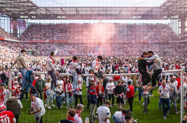 Cologne, Germany. 18th Mai 2025. Köln Fans feiern den Aufstieg in die Bundesliga auf dem Tor 1. FC Köln - 1. FC Kaiserslautern 18.05.2025