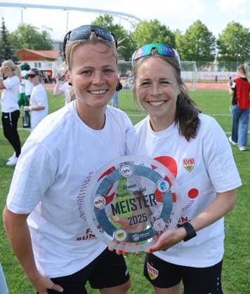 Stuttgart , Fußball Regionalliga Süd , VfB Stuttgart Frauen vs. TSV Schwaben Augsburg , von links: Miriam Hanemann Theresa Panfil ( VfB )