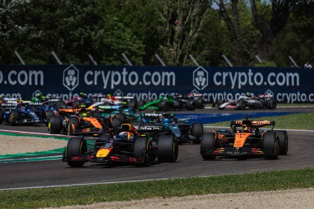 2025 Formula One Emilia Romagna Grand Prix in Imola, Italy - 18 May 2025 Max Verstappen of the Netherlands and Oracle Red Bull Racing leads a race during the Formula One Emilia Romagna Grand Prix. Imola Italy Copyright: xJayxHiranox xSOPAxImagesx 2025 F1 Emilia Romagna GP 555308