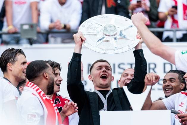 2.? ?Fußball Bundesliga, 1. FC Köln - 1. FC Kaiserslautern, 18.05.2025 Deutscher Meister der 2. Fussball Bundesliga - 1. FC Köln Luca Kilian (1. FC Köln, 15) mit Schale 2. Fußball Bundesliga, 1. FC Köln - 1. FC Kaiserslautern, Köln, RheinEnergiestadion am 18.05.2025 DFL REGULATIONS PROHIBIT ANY USE OF PHOTOGRAPHS AS IMAGE SEQUENCES AND OR QUASI-VIDEO. Copyright: xBEAUTIFULxSPORTS Wunderlx