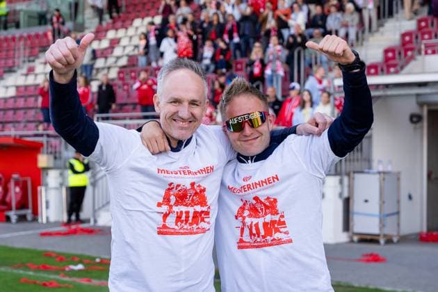 Jubel, Freude, Emotion, v.l. Elvir Smajlovic (1. FSV Mainz 05, Torwart-Trainer), Alexander Ulbrich (1. FSV Mainz 05, Co-Trainer), zum Aufstieg, GER, 1. FSV Mainz 05 vs. 1. FC Saarbruecken, Frauen-Regionalliga Suedwest, 21. Spieltag, Saison 2024 2025, 18.05.2025, DFB DFL REGULATIONS PROHIBIT ANY USE OF PHOTOGRAPHS AS IMAGE SEQUENCES AND OR QUASI-VIDEO, GER, 1. FSV Mainz 05 vs. 1. FC Saarbruecken, Frauen-Regionalliga Suedwest, 21. Spieltag, Saison 2024 2025, 18.05.2025, Mainz Copyright: xEibner-Pressefoto Jan-NiclasxGrox EP_JGG