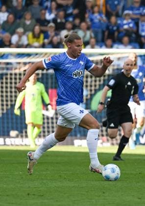 18.05.2025, xsltx, Fussball 2.Bundesliga, SV Darmstadt 98 - Jahn Regensburg v.l. Fynn-Luca Lakenmacher (SV Darmstadt 98) (DFL DFB REGULATIONS PROHIBIT ANY USE OF PHOTOGRAPHS as IMAGE SEQUENCES and or QUASI-VIDEO)