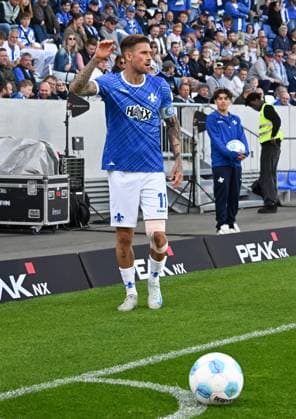 18.05.2025, xsltx, Fussball 2.Bundesliga, SV Darmstadt 98 - Jahn Regensburg v.l. Standardspezialist Tobias Kempe (SV Darmstadt 98) (DFL DFB REGULATIONS PROHIBIT ANY USE OF PHOTOGRAPHS as IMAGE SEQUENCES and or QUASI-VIDEO)