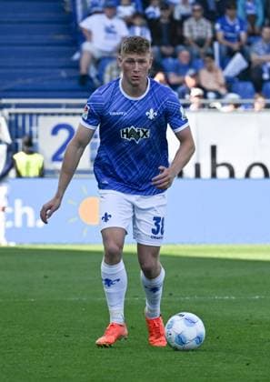 18.05.2025, xsltx, Fussball 2.Bundesliga, SV Darmstadt 98 - Jahn Regensburg v.l. Clemens Riedel (SV Darmstadt 98) (DFL DFB REGULATIONS PROHIBIT ANY USE OF PHOTOGRAPHS as IMAGE SEQUENCES and or QUASI-VIDEO)
