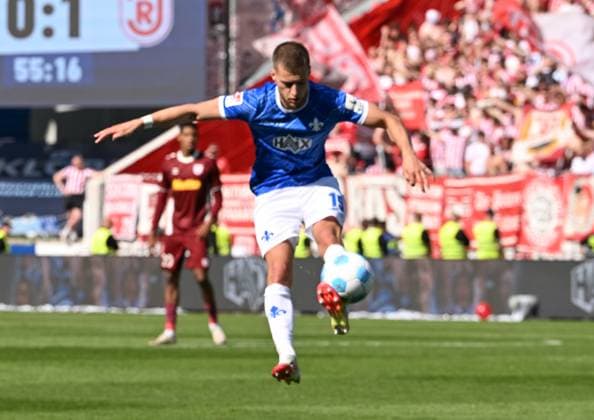 18.05.2025, xsltx, Fussball 2.Bundesliga, SV Darmstadt 98 - Jahn Regensburg v.l. Fabian Nürnberger (SV Darmstadt 98) (DFL DFB REGULATIONS PROHIBIT ANY USE OF PHOTOGRAPHS as IMAGE SEQUENCES and or QUASI-VIDEO)