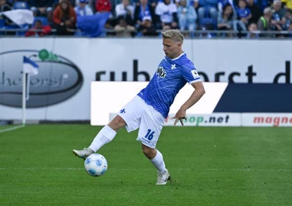 18.05.2025, xsltx, Fussball 2.Bundesliga, SV Darmstadt 98 - Jahn Regensburg v.l. Andreas Müller (SV Darmstadt 98) (DFL DFB REGULATIONS PROHIBIT ANY USE OF PHOTOGRAPHS as IMAGE SEQUENCES and or QUASI-VIDEO)