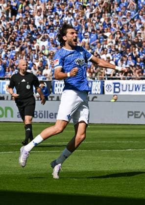 18.05.2025, xsltx, Fussball 2.Bundesliga, SV Darmstadt 98 - Jahn Regensburg v.l. Fraser Hornby (SV Darmstadt 98) jubelt über sein Tor zum 1:1 (DFL DFB REGULATIONS PROHIBIT ANY USE OF PHOTOGRAPHS as IMAGE SEQUENCES and or QUASI-VIDEO)
