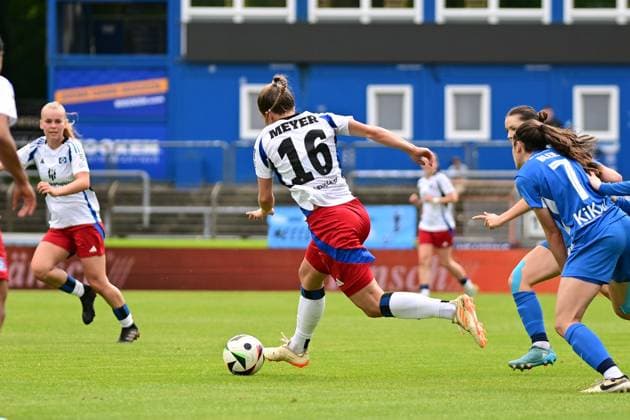 Fußball I Frauen I Saison 2024-2025 I 2. Bundesliga I 26. Spieltag I SV Meppen - Hamburger SV I 18.05.2025 Christin Meyer (16, Hamburger SV) am Ball Meppen Hänsch-Arena Niedersachsen Deutschland Copyright: xLobeca FelixxSchlikisx