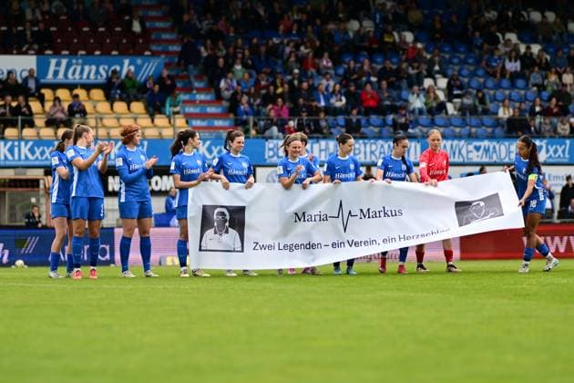 Fußball I Frauen I Saison 2024-2025 I 2. Bundesliga I 26. Spieltag I SV Meppen - Hamburger SV I 18.05.2025 Symbol, Symbolfoto, Symbolbild, Sinnbild, Bildsymbol, Darstellung, Signum: SV Meppen 1912 e.V. Frauen Maria Markus Zwei Legenden - ein Verein, ein Herzschlag, Banner Meppen Hänsch-Arena Niedersachsen Deutschland Copyright: xLobeca FelixxSchlikisx