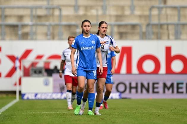 Fußball I Frauen I Saison 2024-2025 I 2. Bundesliga I 26. Spieltag I SV Meppen - Hamburger SV I 18.05.2025 Akane Miyoshi (14, SV Meppen 1912 e.V.) Leni Marie Eggert (29, Hamburger SV) Meppen Hänsch-Arena Niedersachsen Deutschland Copyright: xLobeca FelixxSchlikisx