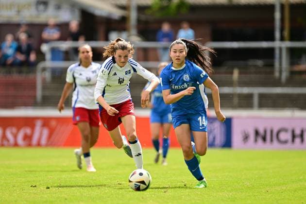 Fußball I Frauen I Saison 2024-2025 I 2. Bundesliga I 26. Spieltag I SV Meppen - Hamburger SV I 18.05.2025 Lotta Wrede (32, Hamburger SV) Akane Miyoshi (14, SV Meppen 1912 e.V.) Meppen Hänsch-Arena Niedersachsen Deutschland Copyright: xLobeca FelixxSchlikisx