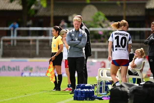 Fußball I Frauen I Saison 2024-2025 I 2. Bundesliga I 26. Spieltag I SV Meppen - Hamburger SV I 18.05.2025 Marwin Bolz (Hamburger SV) Meppen Hänsch-Arena Niedersachsen Deutschland Copyright: xLobeca FelixxSchlikisx