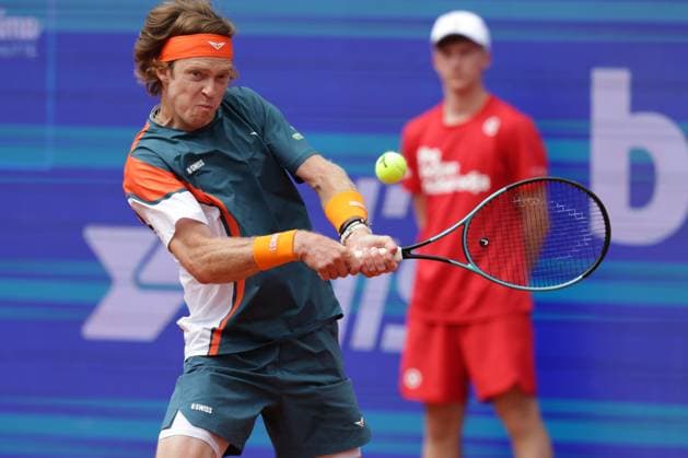 Sport Themen der Woche KW21 Sport Bilder des Tages GER, Hamburg, xFSx, ATP500 Herren-Tennistunier Bitpanda Hamburg Open 2025, Sechzehntelfinale 19.05.2025 , Andrey Rublev (RUS) spielt eine Rueckhand *** GER, Hamburg, xFSx, ATP500 Mens Tennis Tournament Bitpanda Hamburg Open 2025, Sixteenth Final 19 05 2025 , Andrey Rublev RUS plays a backhand Copyright: HMBxMedia FernandoxSoares