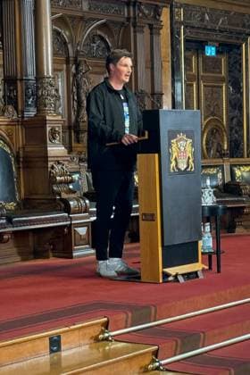 Fußball I Frauen Herren I Saison 2024 2025 I 2. Bundesliga I Hamburger SV I Empfang Rathaus I 19.05.2025 Empfang im Rathaus: Merlin Polzin (Trainer) Hamburg Rathaus Hamburg Deutschland