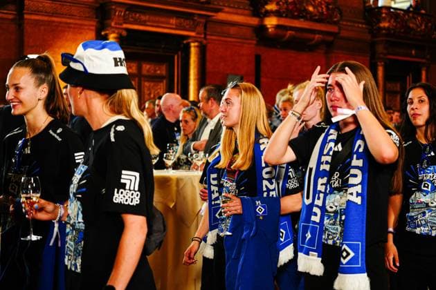 Spielerinnen Hamburger SV Frauen GER, Aufstiegsfeier Hamburger SV, Fussball, Saison 2024 2025, 19.05.2025 GER, Aufstiegsfeier Hamburger SV, Fussball, Saison 2024 2025, 19.05.2025 Hamburg Copyright: xEibner-Pressefoto MarcelxvonxFehrnx EP_MFN