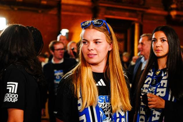 Svea Stoldt (Hamburger SV Frauen, 08) GER, Aufstiegsfeier Hamburger SV, Fussball, Saison 2024 2025, 19.05.2025 GER, Aufstiegsfeier Hamburger SV, Fussball, Saison 2024 2025, 19.05.2025 Hamburg