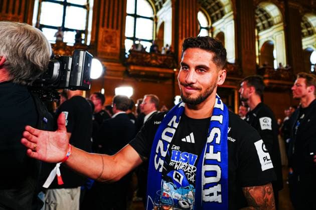 Ludovit Reis (Hamburger SV, 14) GER, Aufstiegsfeier Hamburger SV, Fussball, Saison 2024 2025, 19.05.2025 GER, Aufstiegsfeier Hamburger SV, Fussball, Saison 2024 2025, 19.05.2025 Hamburg